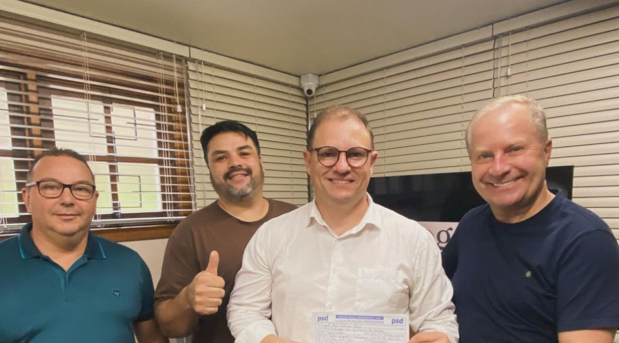 Joel Reis assina ficha de filiação no PSD