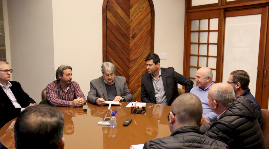 Prefeito Nestor anuncia asfaltamento de 3,5 quilômetros na Estrada do Caracol