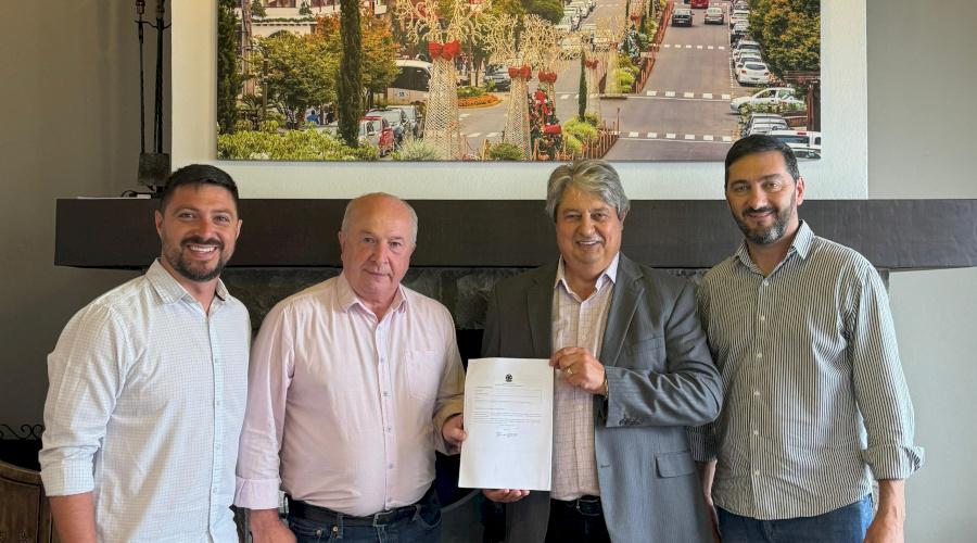 IFRS recebe Carta Compromisso assinada pelo prefeito de Gramado