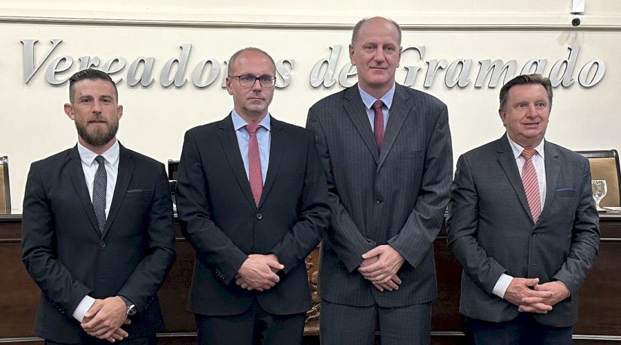 Nova Mesa Diretora, sob o comando de Cícero Altreiter, é empossada na Câmara de Gramado