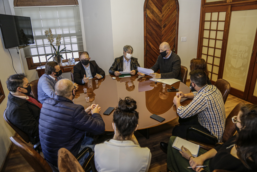 Câmara de Vereadores de Gramado pontua demandas em reunião com prefeito Nestor