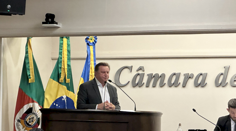 Celso Fioreze se emociona na tribuna e diz que abre mão do seu salário da Câmara para destinar ao aluguel social