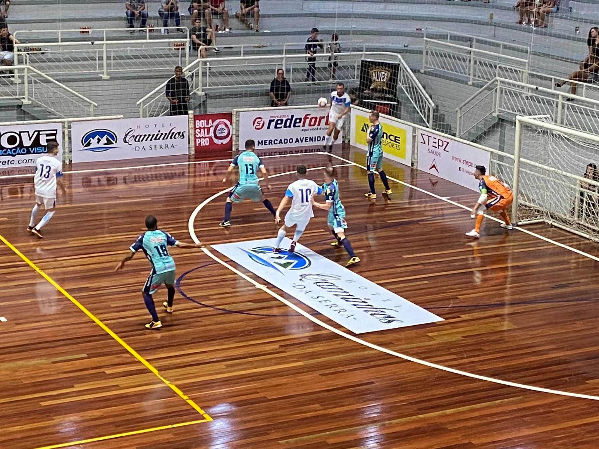 Cascavel e Minas Tênis Clube começam com vitórias na 3ª Copa Três Coroas Futsal