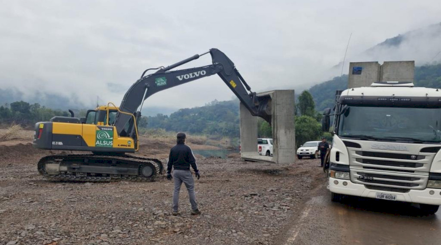 Ponte provisória entre Caxias do Sul e Nova Petrópolis começa a ser instalada, com entrega prevista em 12 de setembro