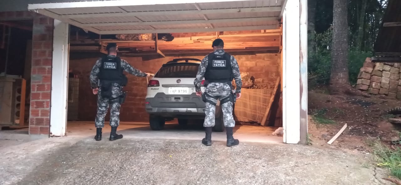 BM prende em Gramado homem por tráfico de drogas e mulher por receptação de veículo