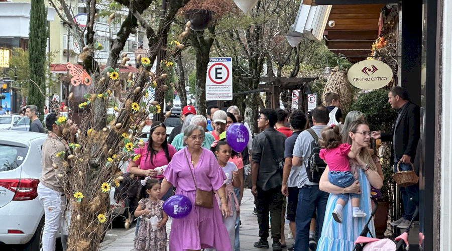Lei que proíbe abordagens publicitárias em vias públicas é elogiada pela população, mas continua sendo descumprida