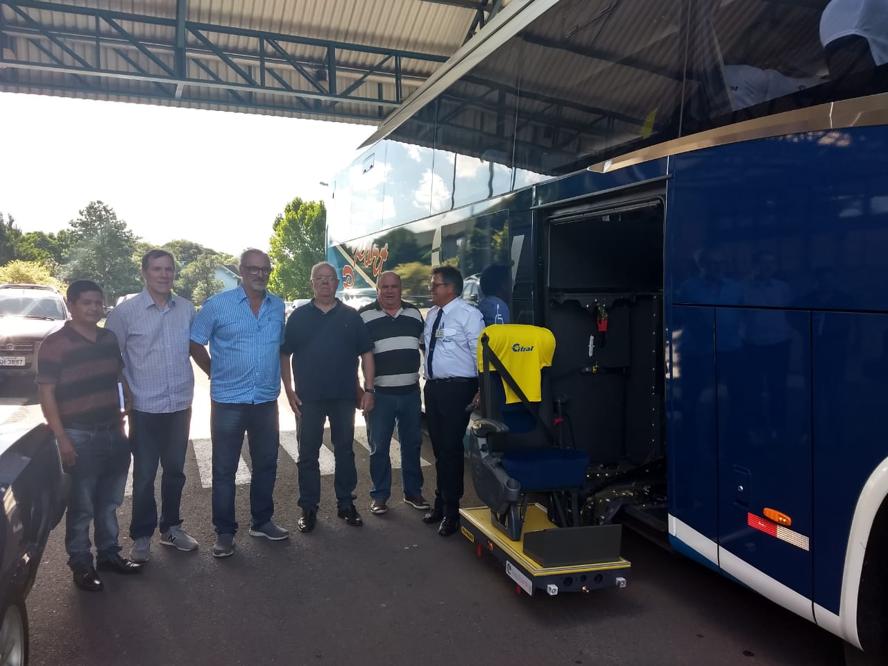 Citral apresenta à diretoria da Agência Visão novos ônibus para a região