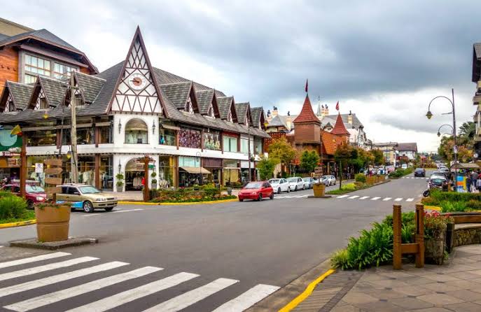 Estado vai enviar fiscais e policiais de Caxias e Porto Alegre para fechar estabelecimentos de Canela e Gramado que descumprirem decretos no feriadão