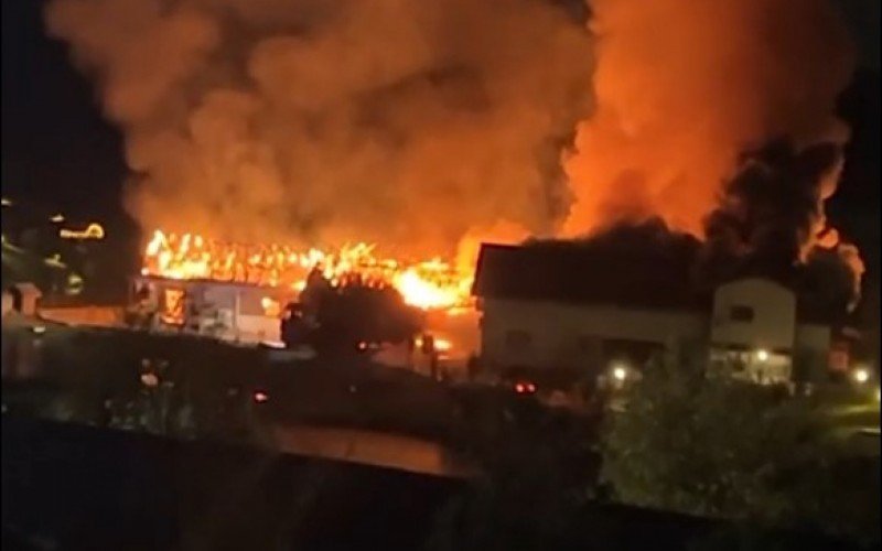 Incêndio atinge resort de luxo em São Francisco de Paula; hóspedes são evacuados