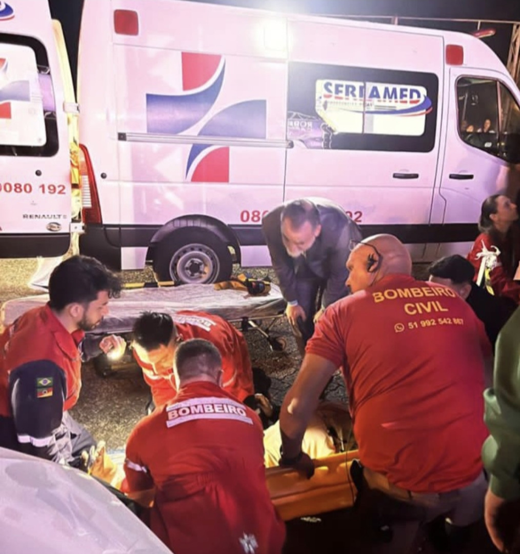 Intensa movimentação na saída do show de Roberto Carlos termina com duas pessoas atropeladas