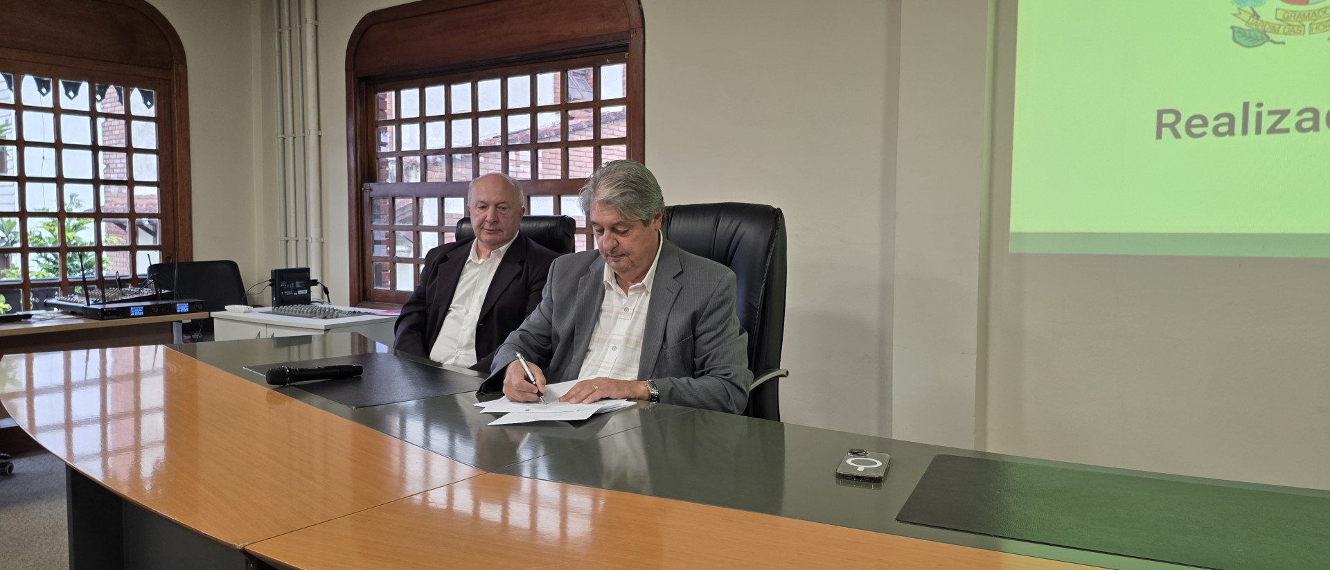 Prefeito Nestor Tissot prorroga suspensão para novos hotéis e restaurantes em Gramado até 30 de junho de 2026